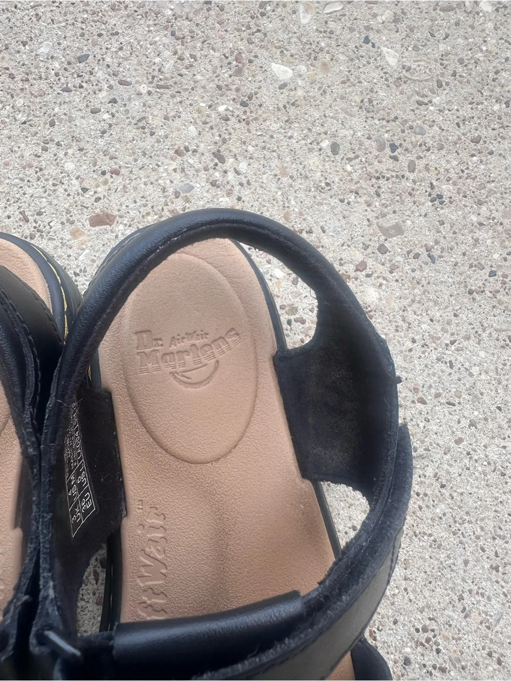 Dr. Martens Moby II J Sandals Doc Martens Black / Used Children’s Size 5 (A9)